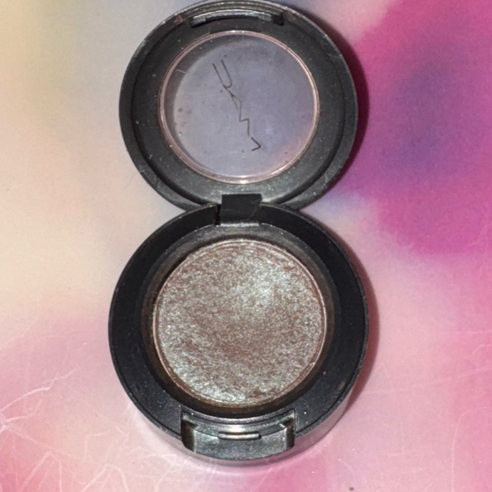 MAC Club Eyeshadow~rare